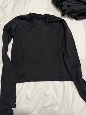 Fabletics Black Long-Sleeve Women's Performance Top